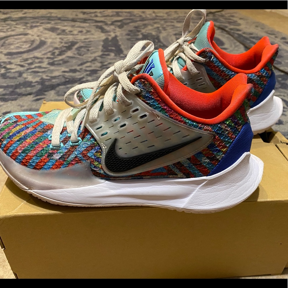 Nike Kyrie Low 2 ~size 7.5 - aqua multicolor